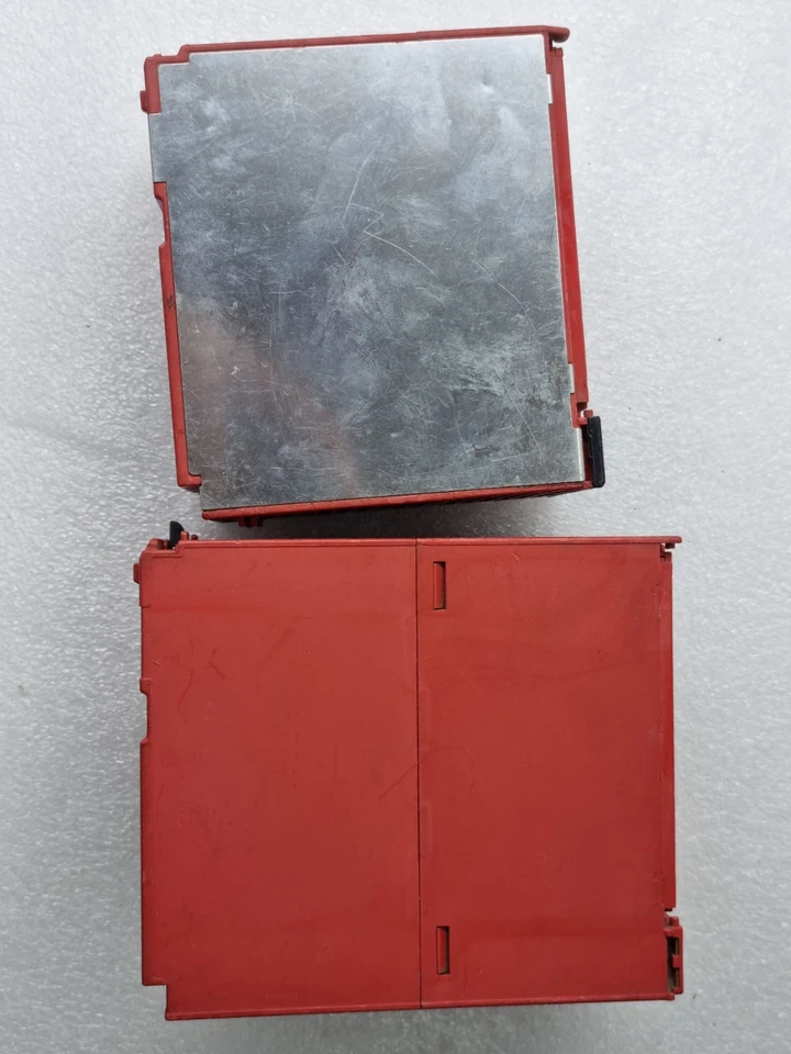 LOT OF 2 MITSUBISHI POWER SUPPLY UNIT Q64P & Q61P 100-240VAC/200-240VAC